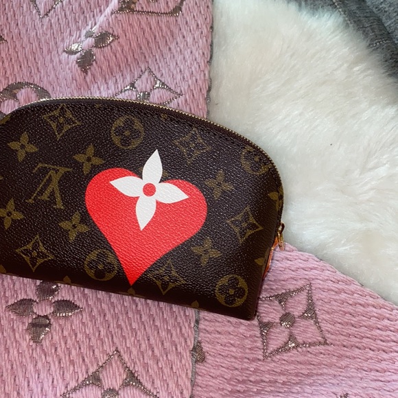 Sold 🎀Louis Vuitton game on collection cosmetic pouch - Picture 3 of 13